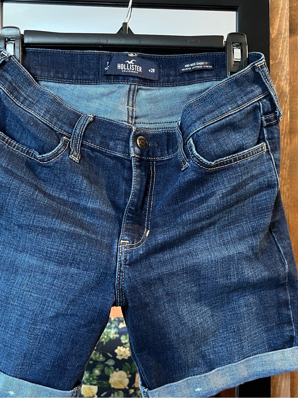 Hollister Women Mid-Rise short 7 inch advanced stretch dark Denim Shorts